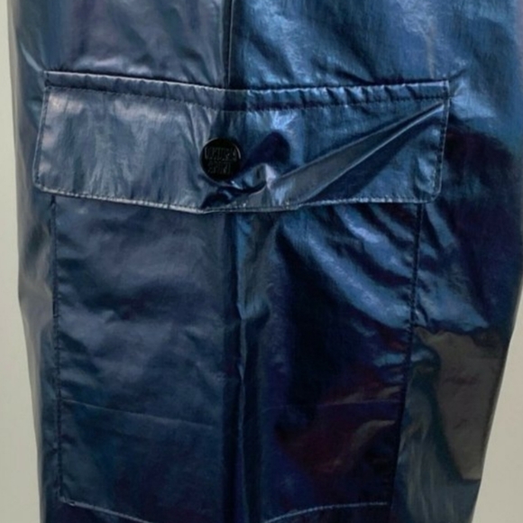 NWT Victoria's Secret Sport Metallic Cargo Pants - Picture 4 of 6